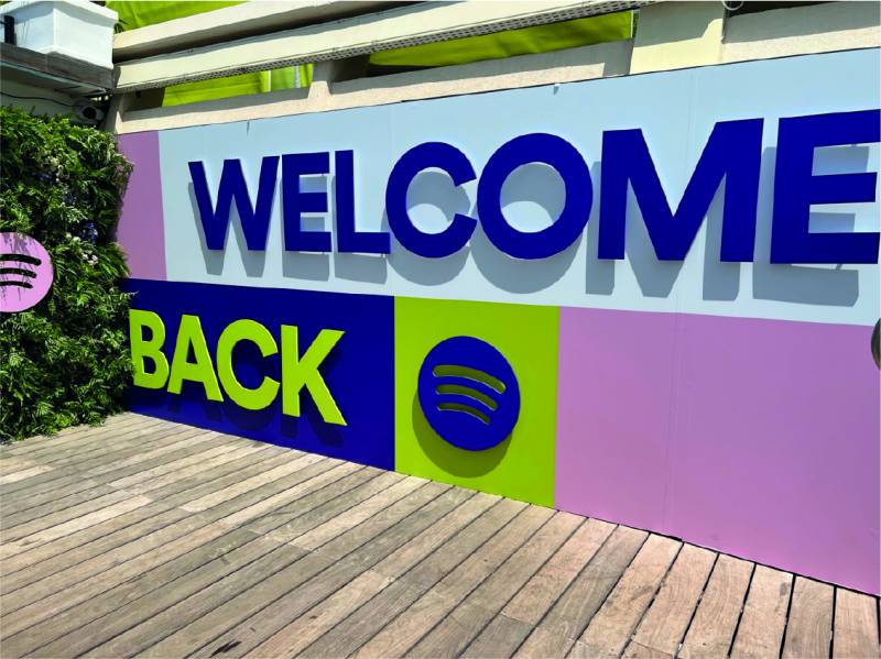 Solution d'impression de tissu tendu avec logo en relief pour habillage de stands à Cannes dans les Alpes-Maritimes